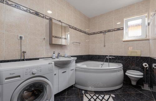 Villa Palma with Grill & Pool - Foto 34