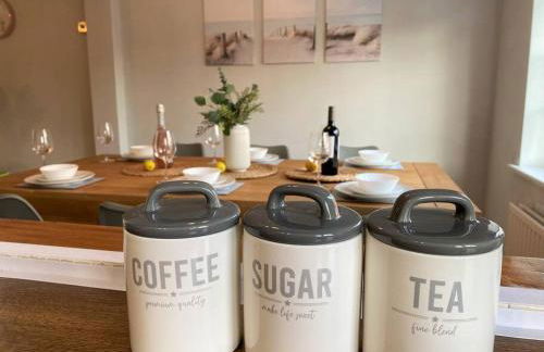 Redhill Town Centre 3 bed House near Gatwick Airport, easy commute to London - Foto 18