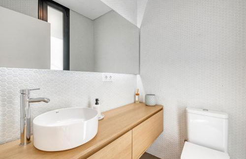 LeonAlba House Private Villa Private rooftop Private Pool Private Andalusian Courtyard Free Parking BBQ 8 Guests - Foto 16