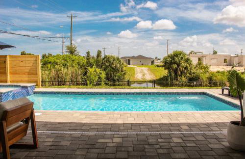 Luxurious Waterfront Home with Heated Pool and Jacuzzi - Foto 51