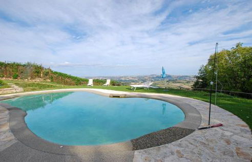 Gorgeous Home In Monterubbiano With Private Swimming Pool, Can Be Inside Or Outside - Foto 1