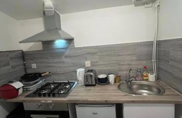 Self Contained Studio - Belinda Road - Foto 4