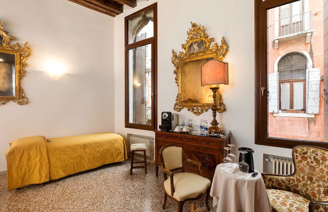 Luxury Venetian Rooms - Photo 12