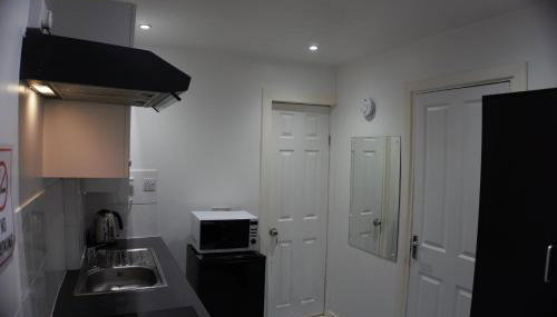 Quiet Studio with Workspace Shared Entrance for Contractors and Business Travellers - Photo 4