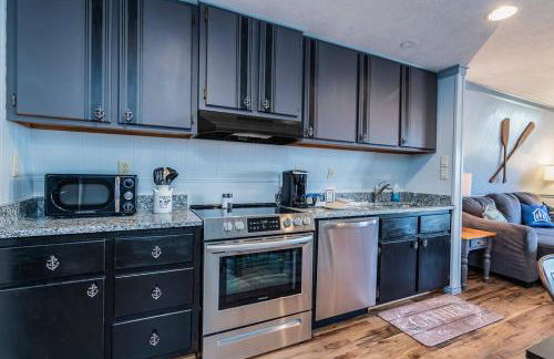 Lake Front King Suite: Full Kitchen-Lakefront Deck- Shared Hot Tub - Foto 25