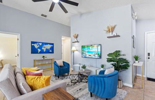 Luxe 3BR 2BA Oasis with Pool & Designer Touches, Disneyland, Legoland - Foto 1