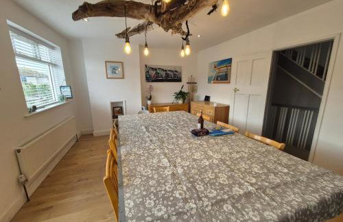 Hidden Gem near the beach with pool table - Foto 3