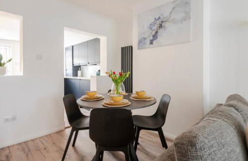 Modern 2 Bed House in Rainham, Kent - Central Location - Foto 1