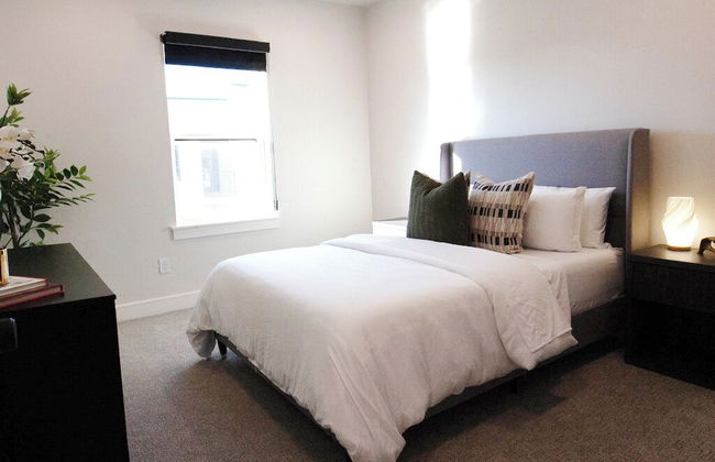 5020 PLace - Luxury Apartment - Photo 3