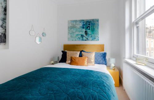 RARE FIND off Oxford St! SOHO 5bed Design House For XXL Groups - Photo 26