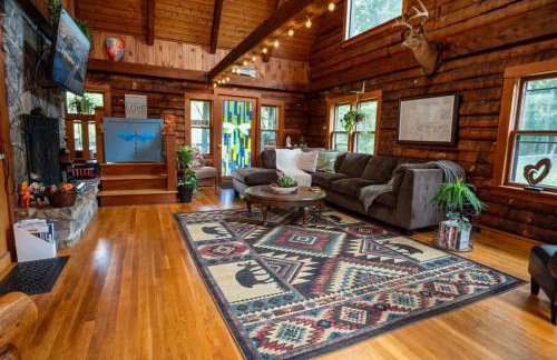 Cozy Log Cabin- W Fireplace - Foto 11