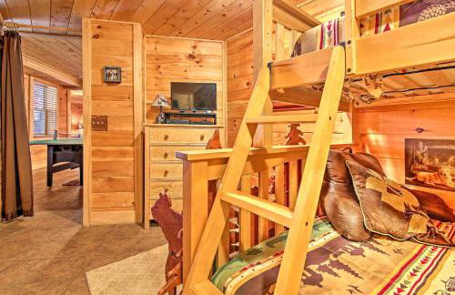 Lake Hartwell Lodge with Dock, Theater and Hot Tub! - Foto 25