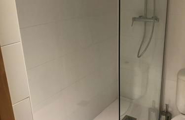 Designer's Flat - 3 Bdrm - Wifi - Best Location - Photo 20