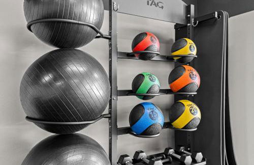 Deluxe 2BR Near Amp, Culture & Walmart wPool - Photo 16