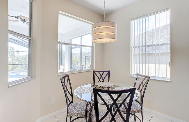 Elegant 5BR Home w Private Pool Spa Near Disney - Foto 21