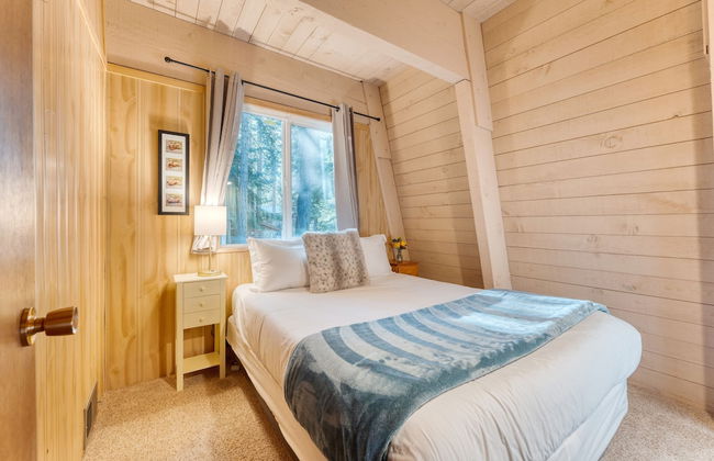 Lundy Bearden Serene Tahoe Retreat With Deck Fireplace and Forest Views - Foto 27