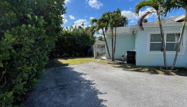 Guest Haven in West Palm Beach - Photo 4