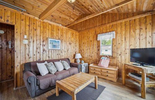 Sunnyside 2BR 1BA Relaxing Lakefront Retreat - Foto 7