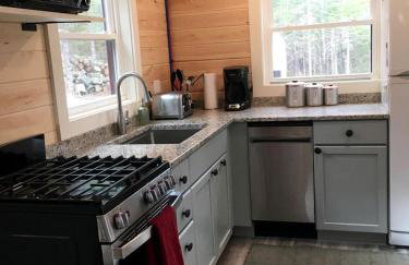 Secluded, Dog-Friendly Lakefront Cabin on Pristine Lake, Maine, for Wonderfully Romantic Getaways to Nature - Foto 9