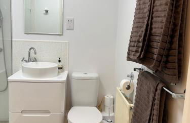 Glastonbury High Street Sanctuary- 2 BD, Sleeps 4 - Photo 22