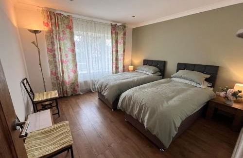 Spacious modern three Bedroom Bungalow ample parking - Foto 4