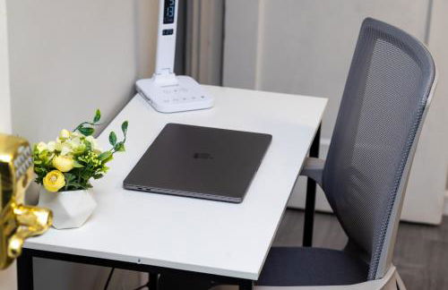 Pasadena Charming Vacation Home with Hot Jacuzzi - Photo 5