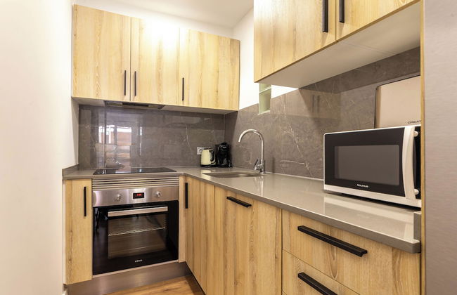 Picasso Suites Cornellá - Photo 14