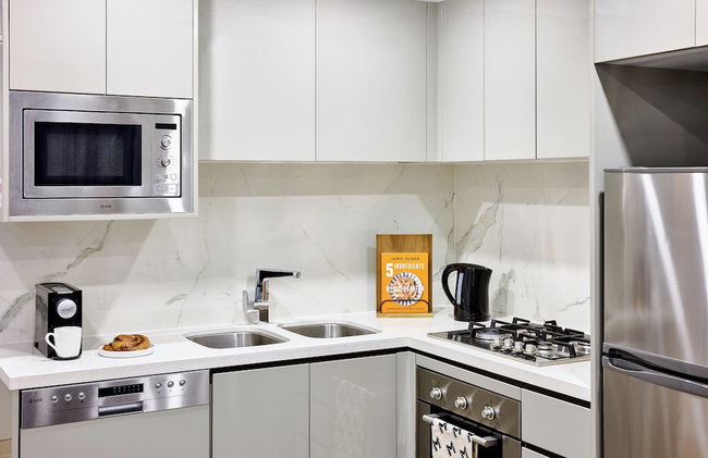 Meriton Suites North Sydney - Photo 21