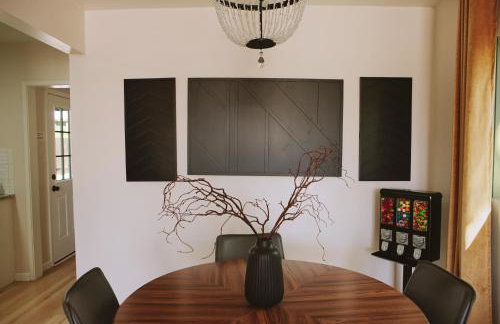 The White House, A Unique ABQ Stay in Central Location near Uptown - Foto 80