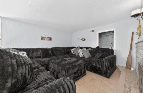 Lakefront Getaway with Private Dock & Scenic Views home - Foto 29