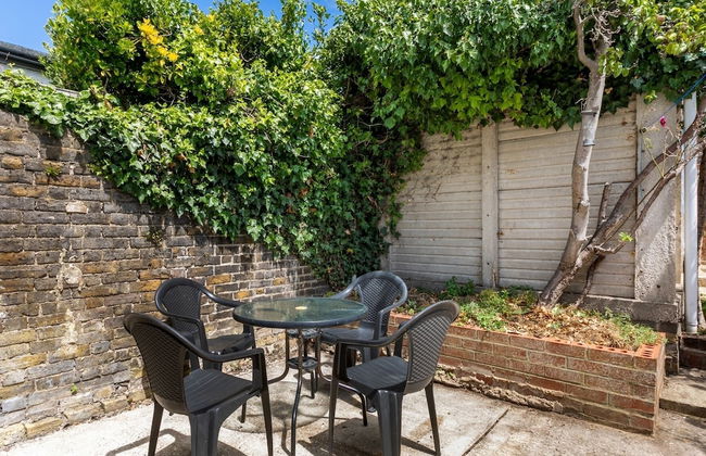 2 b&b 40 Percent off Weekly Half Price Monthly - Photo 16