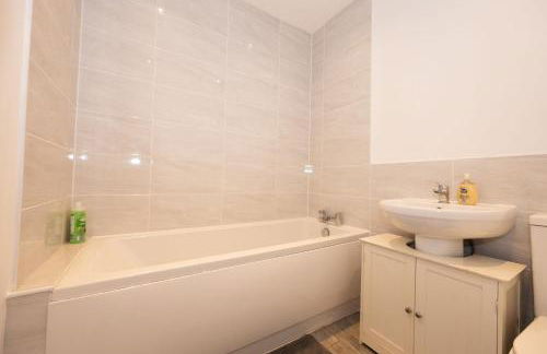 Contemporary 3 Bedroom Home with Garden & Parking - Foto 33