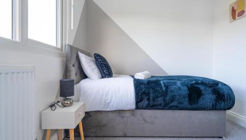 Trendy Bedroom -Near M25, Free Parking , Fast WiFi - Foto 4