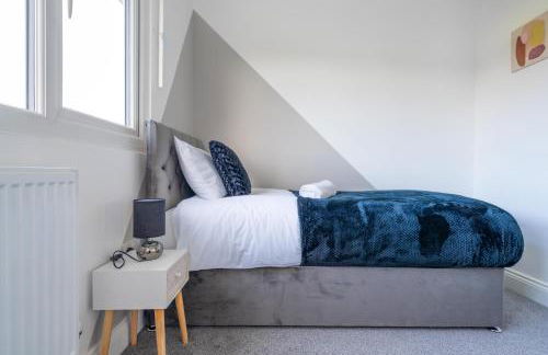 Elegant Bedroom -Near M25, Free Parking , Free WiFi - Foto 10