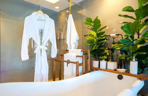 Waterfront Villa with Beach, Pool, Cinema, Game Room and Tiki - Foto 8