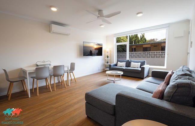 Botanic Racecourse Apartments - Photo 14