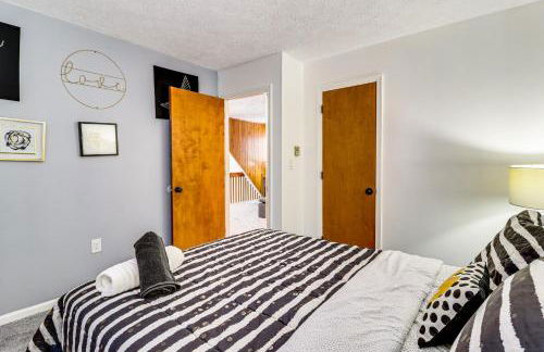 Scenic Views! Clifton Twp Chalet with Fire Pit, Deck - Foto 20