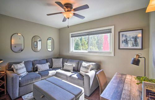 Tree-Lined Twin Peaks Cottage with Custom Stream - Foto 17