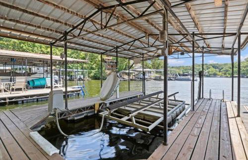Pet Friendly A Frame w/ Private Dock & Great Lake Views - Foto 43