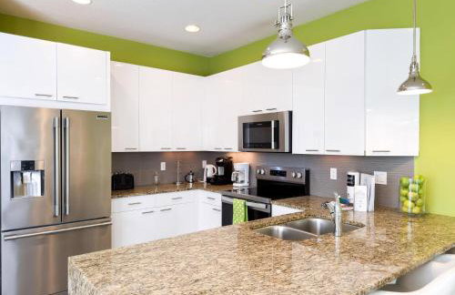 Stylish 3-BR with Private Pool & Conservation View - Foto 13