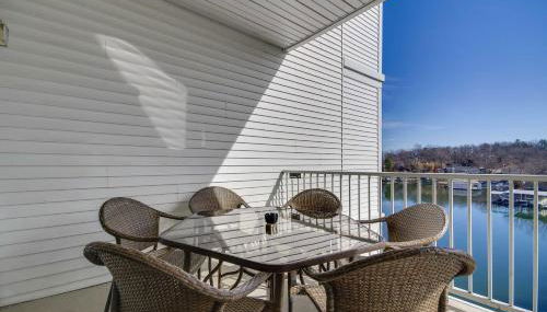 Lakefront Osage Beach Condo Dock Your Boat Here! - Foto 1