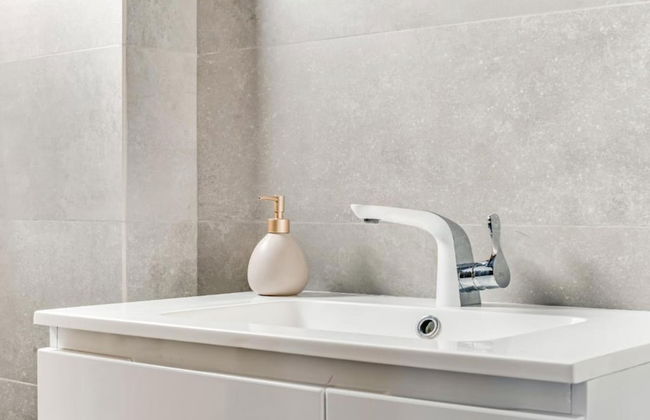 Phaedrus Living: City Center Sky Penthouse - Photo 13