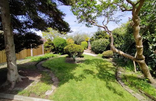 Moonlight House - sleeps 7, driveway, garden - Photo 38