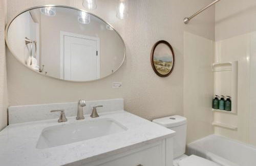 Downtown Windsor Home with Hot Tub and Pool Table - Foto 49