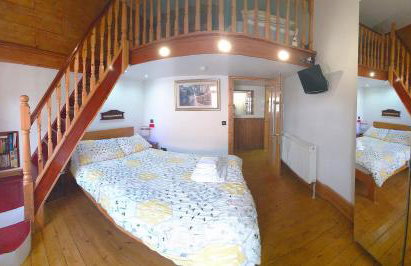 FREE DOG STAY - LARGE APARTMENT - FREE PUBLIC PARKING BEDROOM TV, WALK in SHOWER - FULL Kitchen - NETFLIX - Super Fast WiFi - DVD's-Welcome Tray - No Deposits - Just Meters from Gavin n Stacey Film House - Foto 43