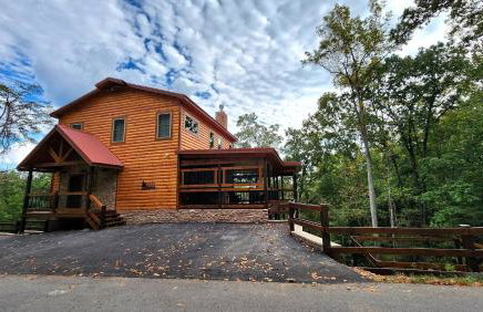 Luxe Cabin with Game Room, Hot Tub & Firepit - Foto 9
