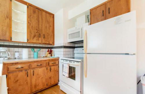 Garden Retreat • Deck Dining + Fire Pit - Foto 22