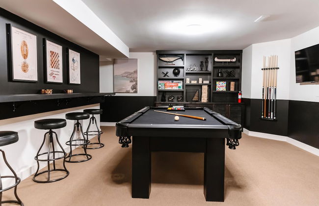 Private Luxury Oasis w Pool HT Parking - Photo 20