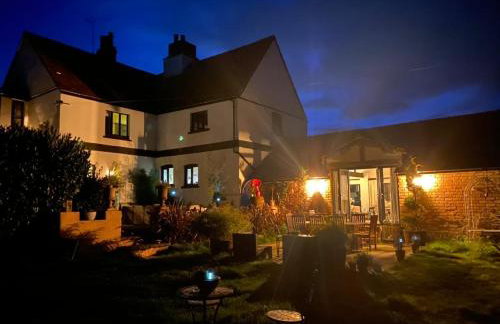 Upper House Stunning Country Home - Photo 18