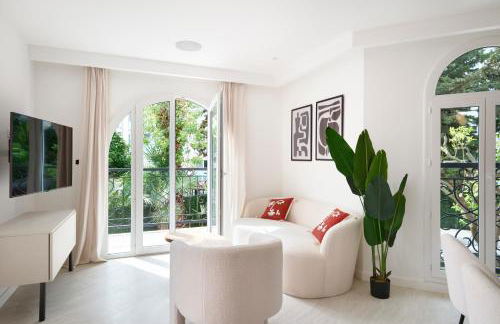 VILLA DES PERGOLAS -6 Bdrs - 5 bathrs -Parking -Jardin -JACUZZI -TRAMstation , 10 min beach - Foto 7